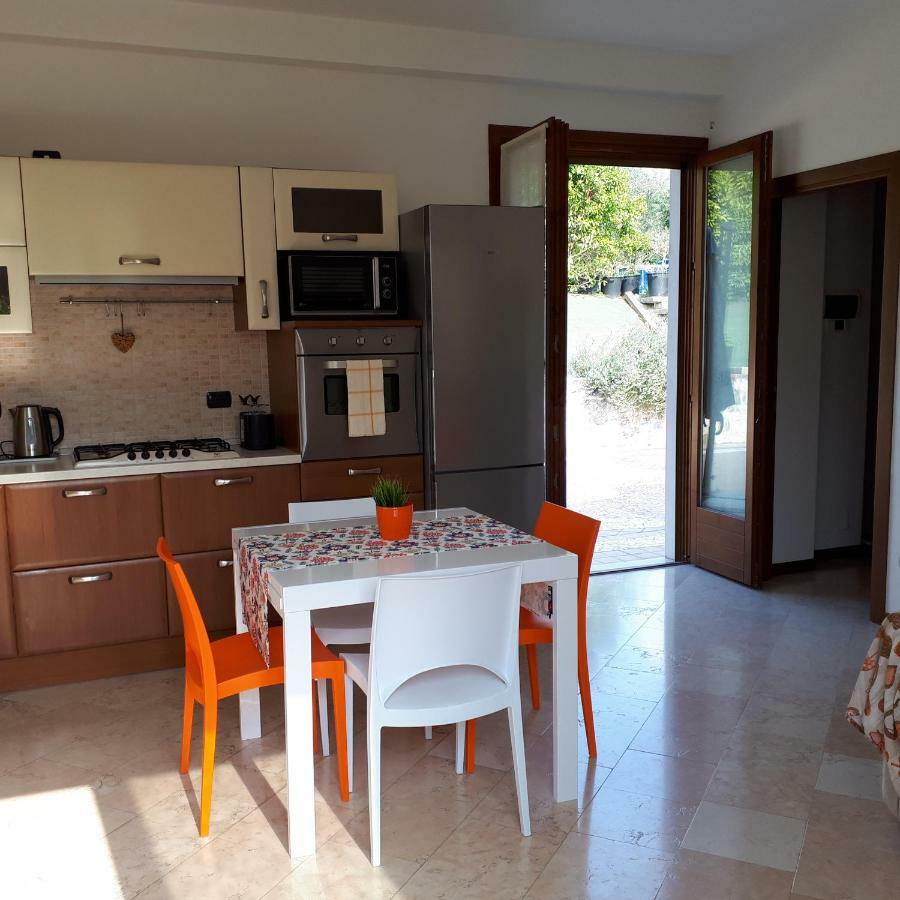 Appartamento Con Giardino A Cisano Di Bardolino Exteriör bild